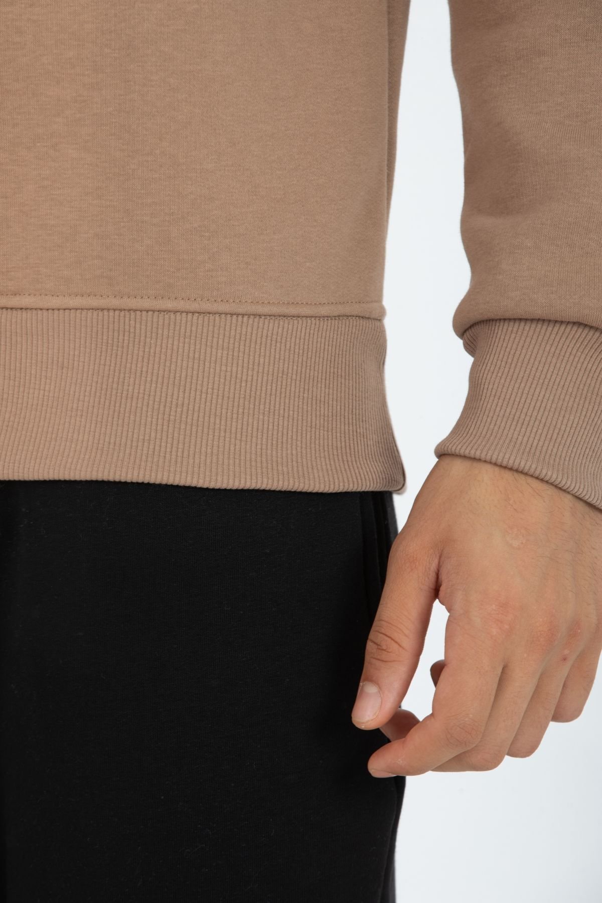 Üç İp Şardonlu Yarım Fermuarlı Dik Yaka Sweatshirt