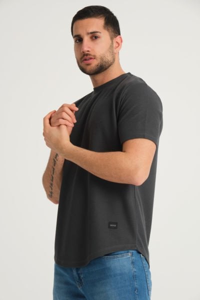 Oval Etek Jakarlı Kumaş Regular Kalıp T-Shirt